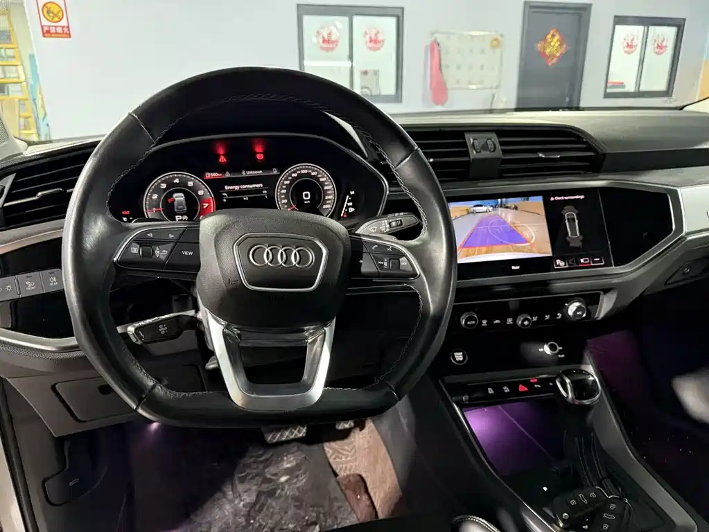 AUDI Q3