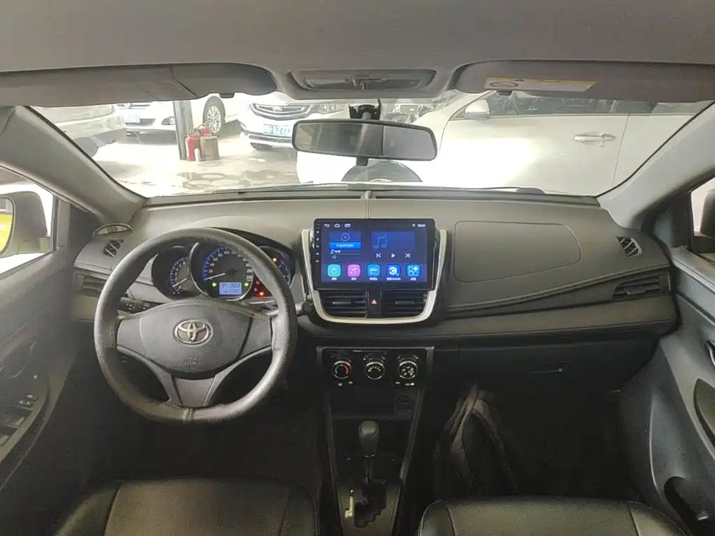 Toyota Yaris L — миниатюра 6