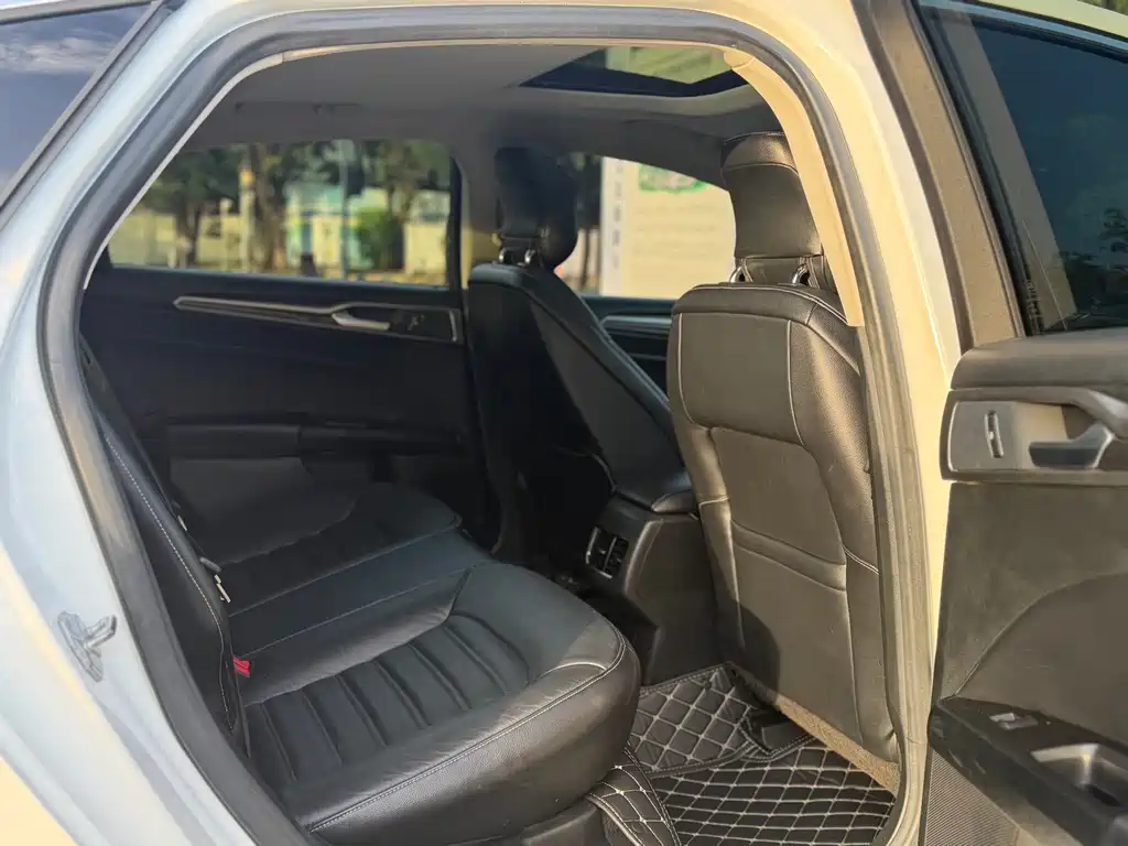 Ford Mondeo — миниатюра 8