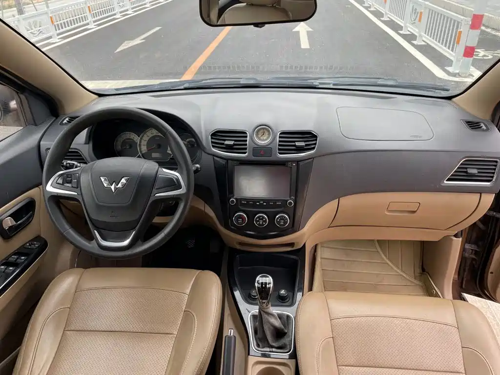 Wuling Hongguang — миниатюра 7