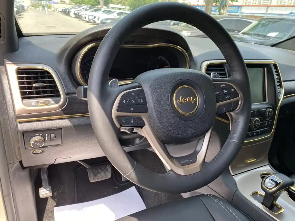 Jeep Grand Cherokee (Import) — миниатюра 9
