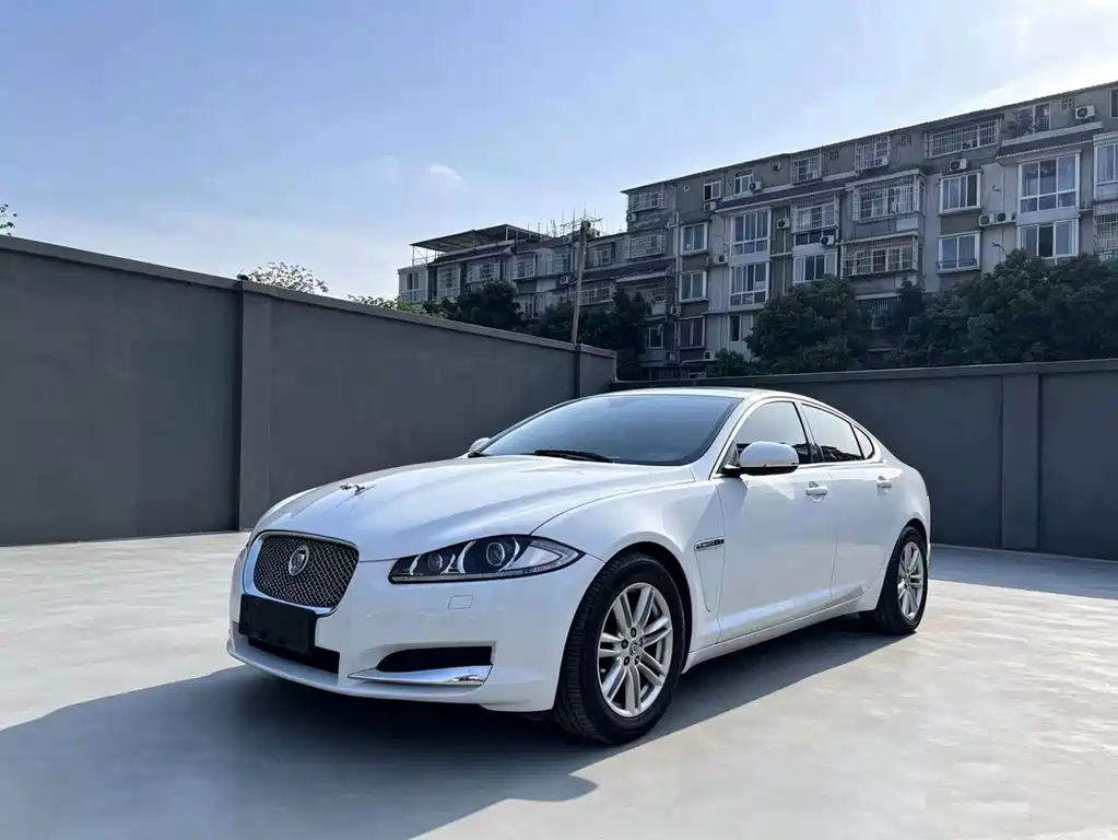 Jaguar XF
