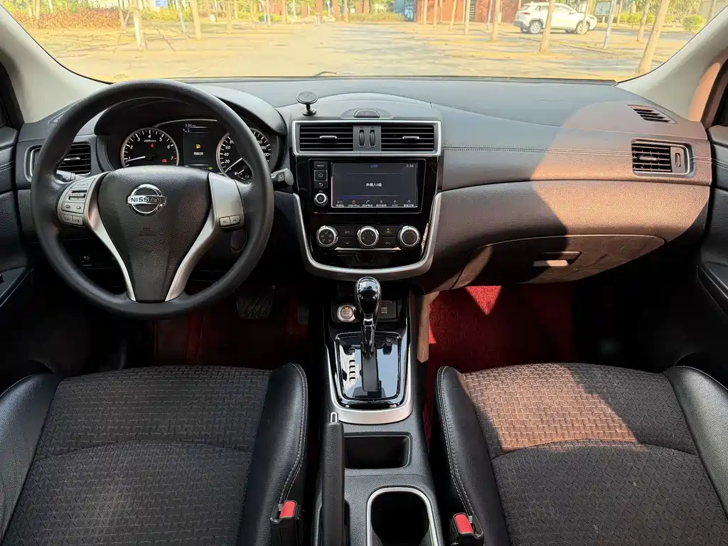 Nissan Tiida — миниатюра 3