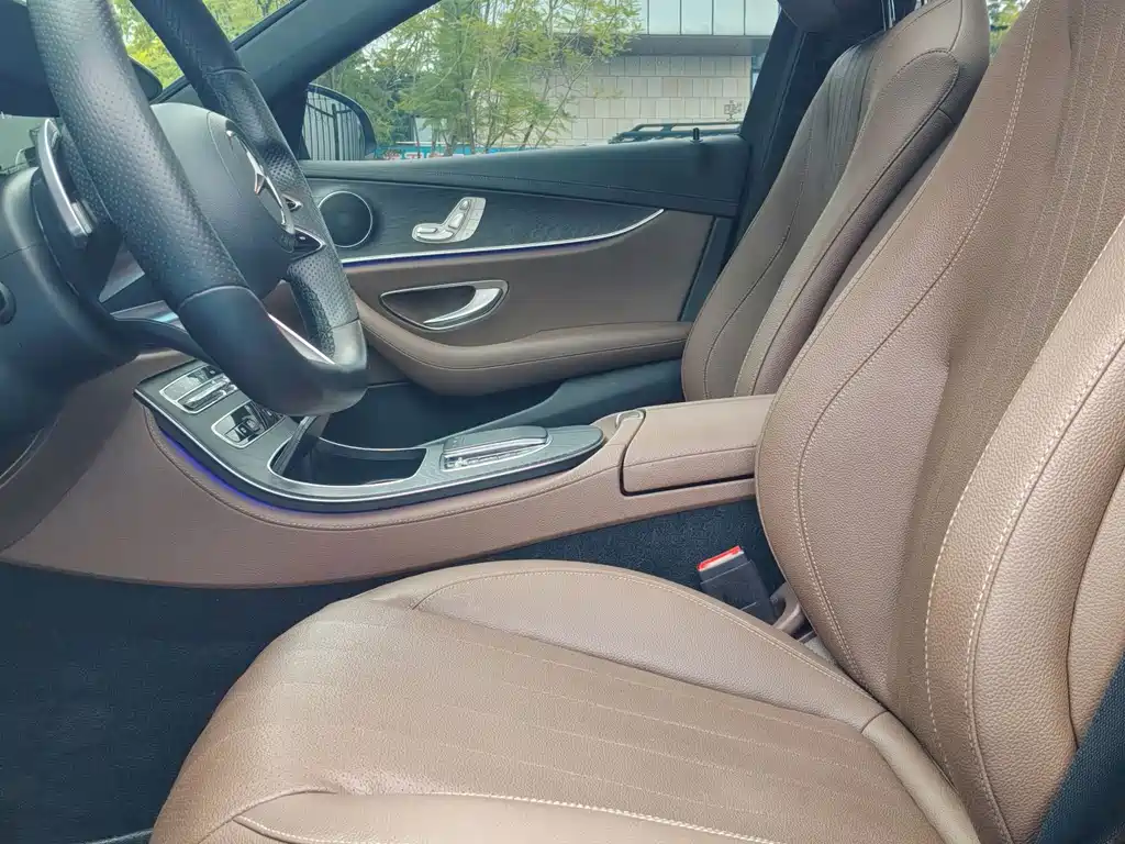 Mercedes-Benz E-Class (Import) — миниатюра 4