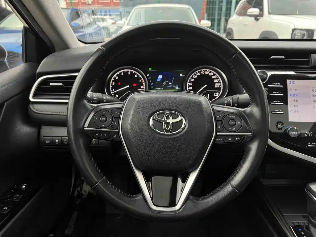 TOYOTA CAMRY