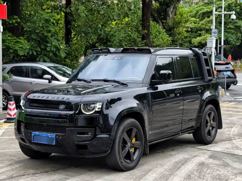 Land Rover Defender 2025