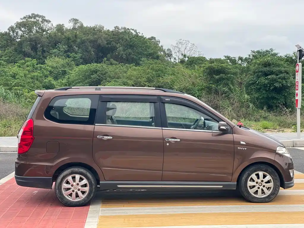 Wuling Hongguang — миниатюра 13