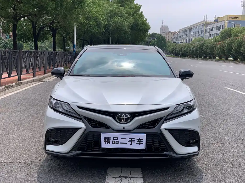 Toyota Camry 2023 2.0S