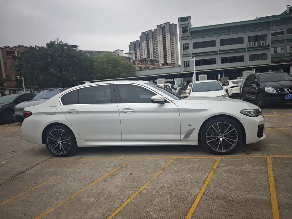 BMW 5 SERIES
