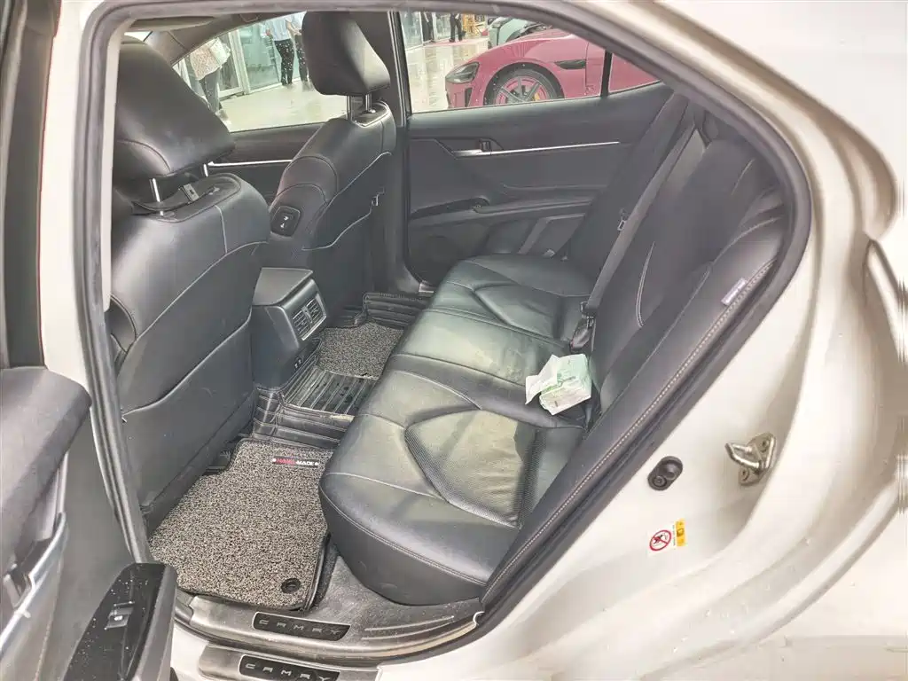Toyota Camry — миниатюра 5