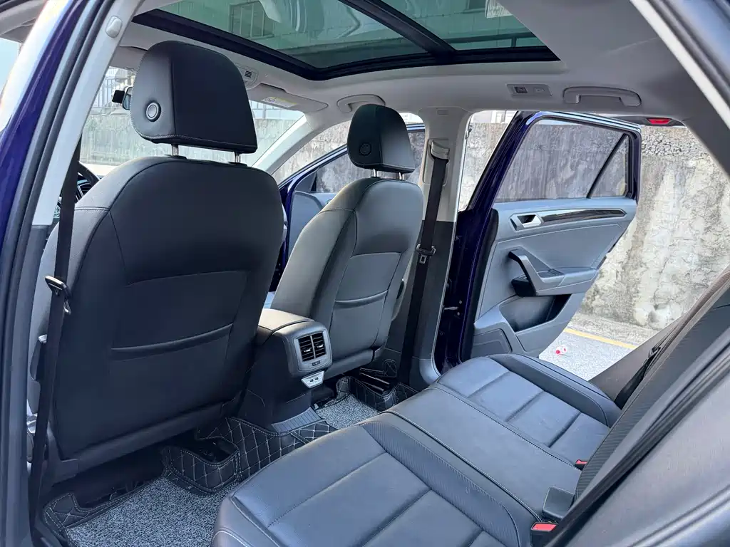 Volkswagen T-Roc — миниатюра 9