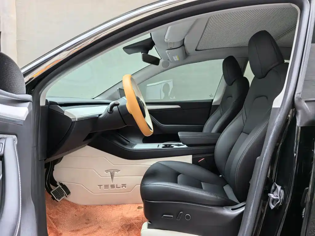 Tesla Model Y — миниатюра 9