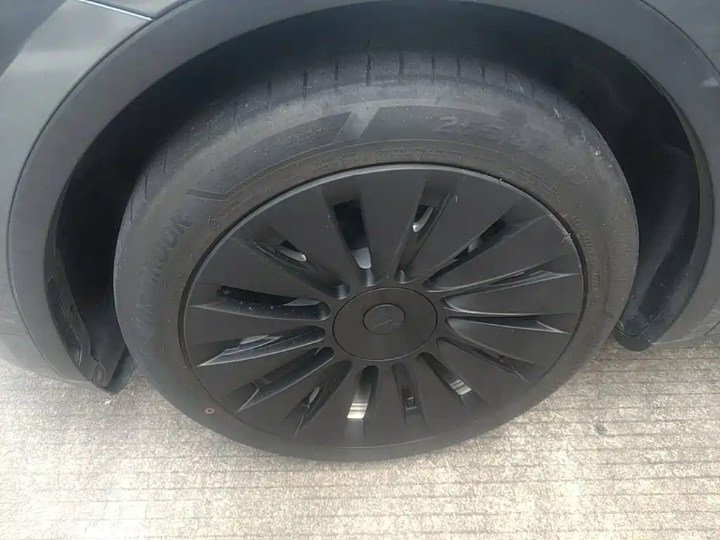Tesla Model Y — миниатюра 23