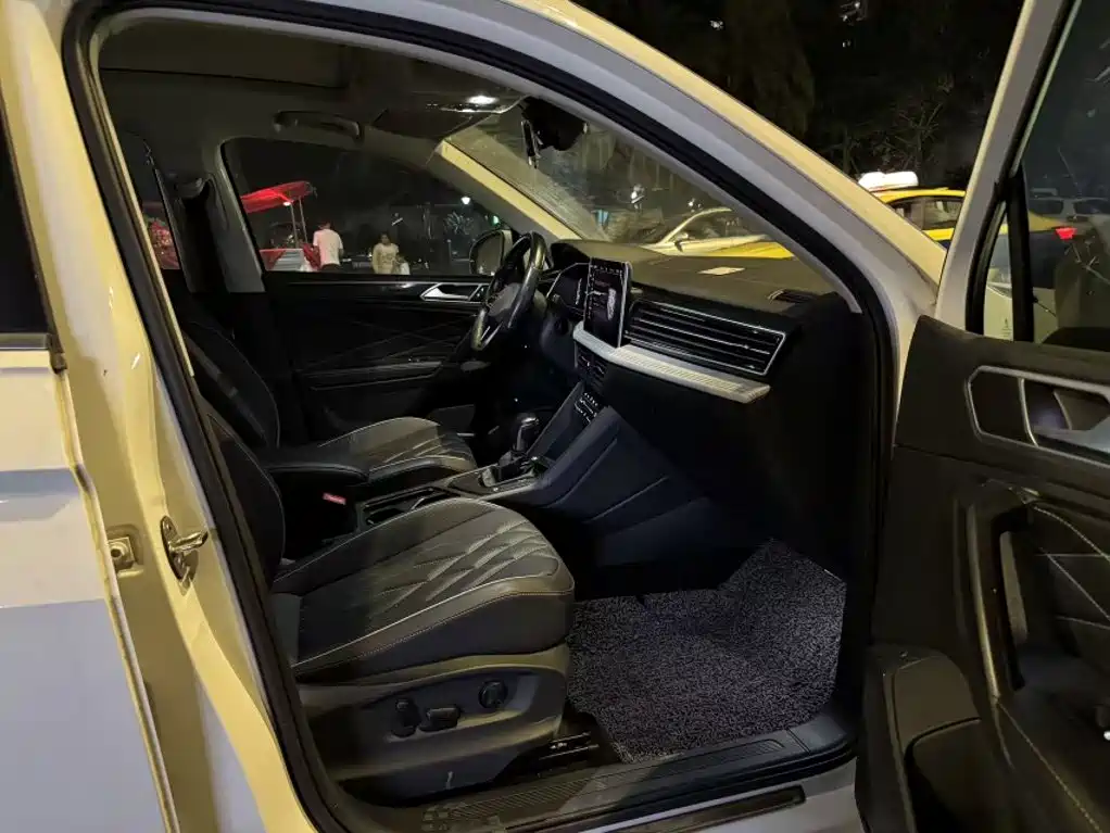 Volkswagen Tiguan L — миниатюра 15