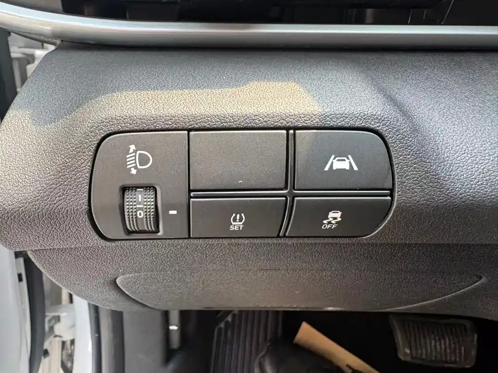 Hyundai Elantra — миниатюра 16