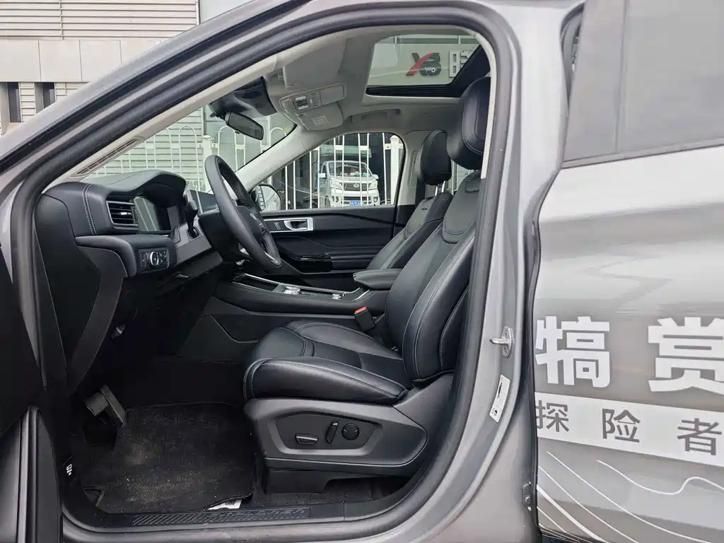 Ford Explorer — миниатюра 12