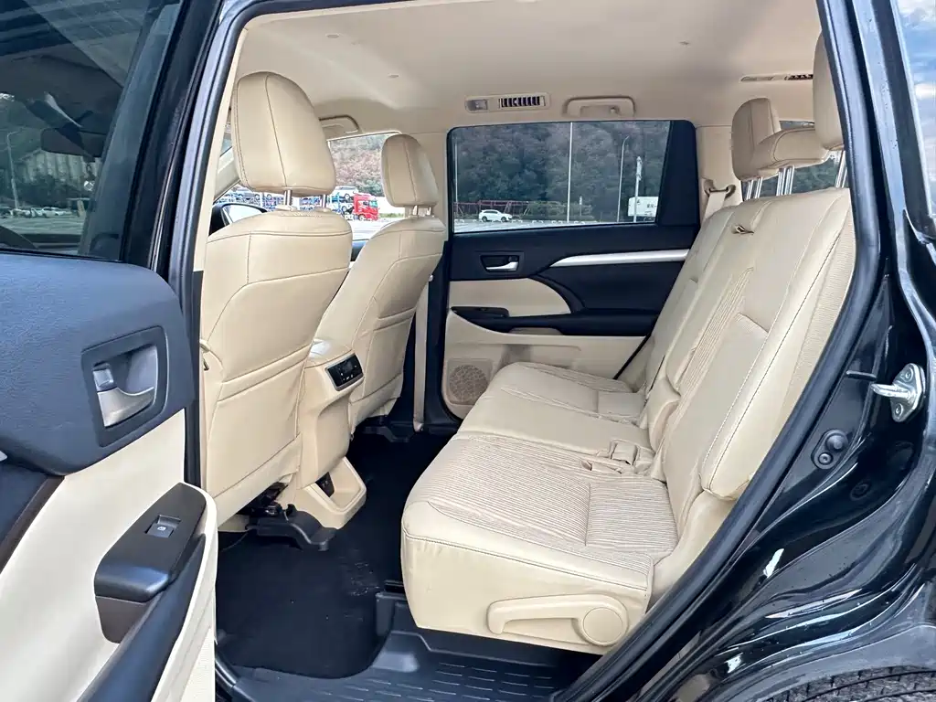 Toyota Highlander — миниатюра 9