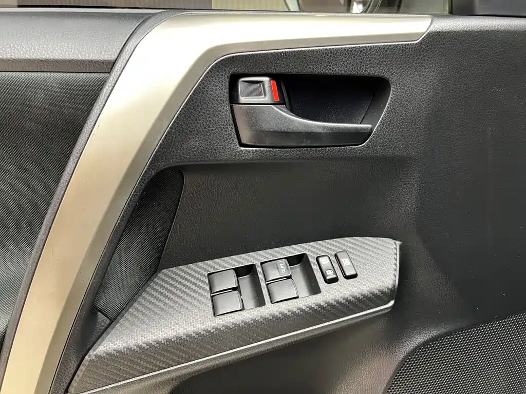 Toyota RAV4 — миниатюра 18