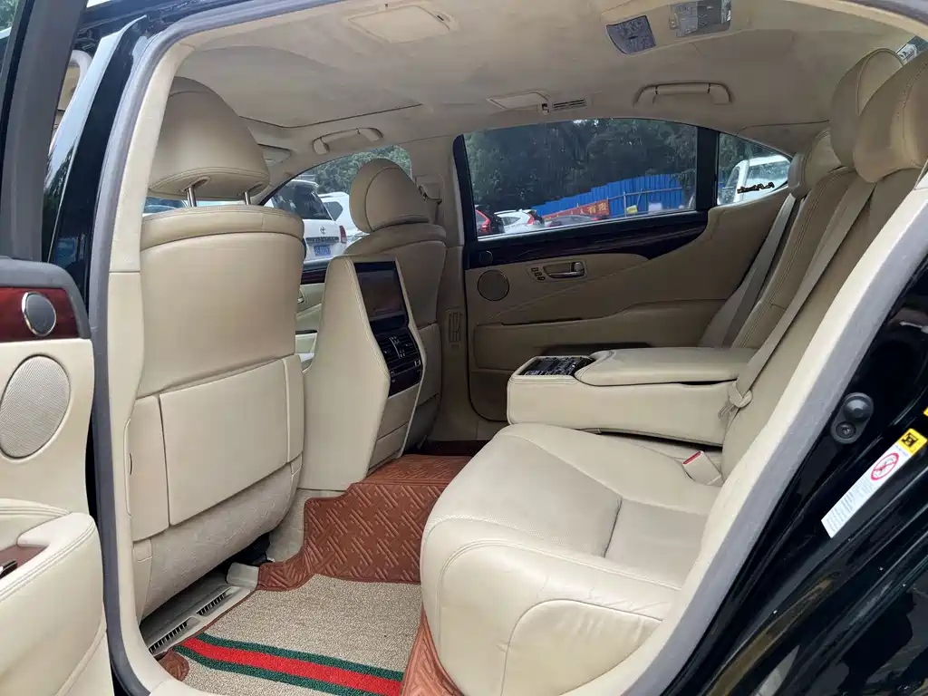 Lexus LS — миниатюра 9