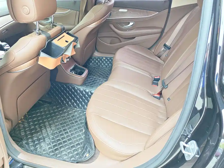Mercedes-Benz E-Class — миниатюра 11