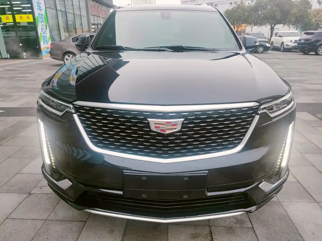 CADILLAC XT6