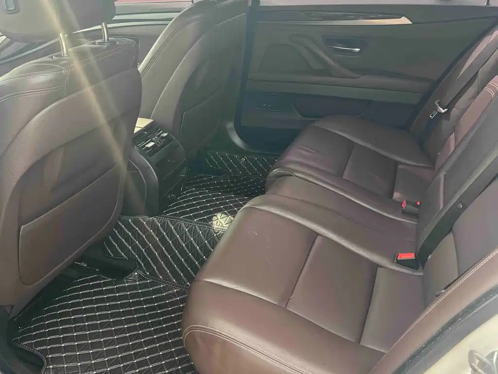 BMW 5 Series — миниатюра 8