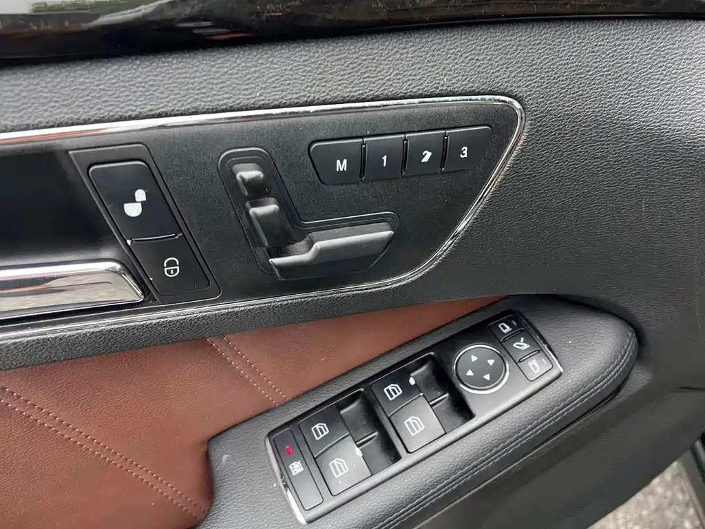 Mercedes-Benz E-Class — миниатюра 12