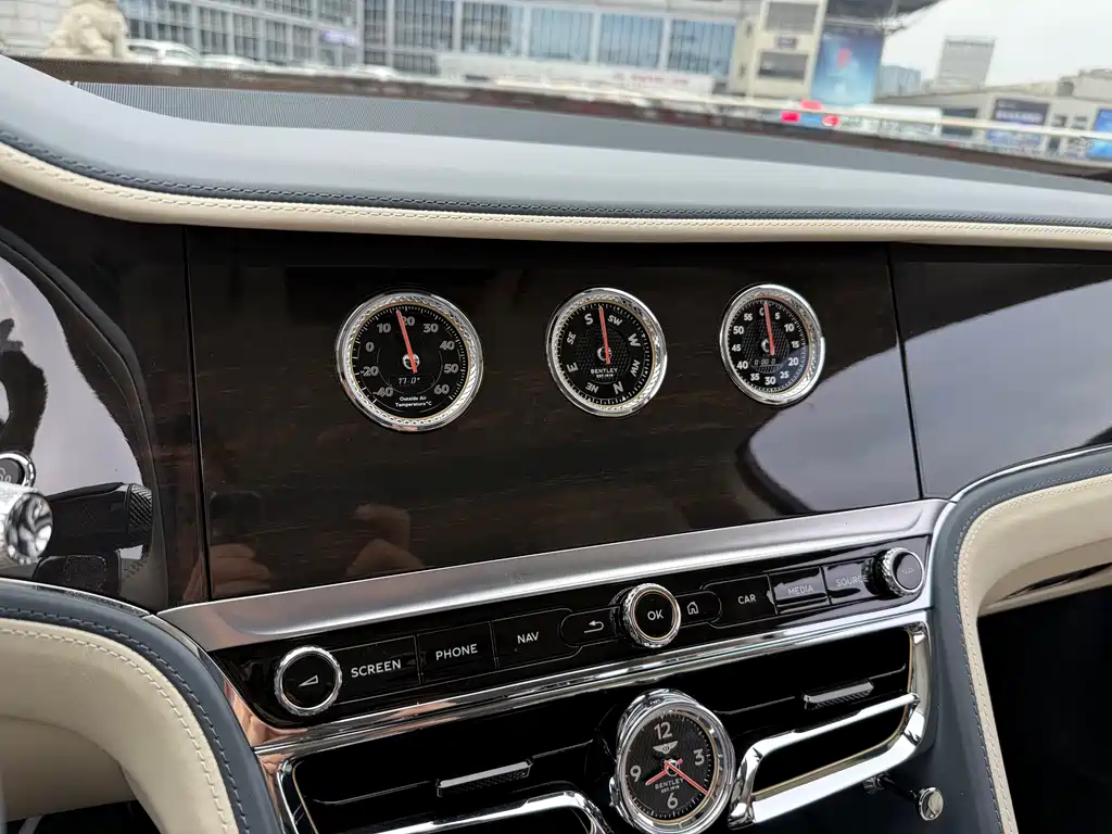 BENTLEY FLYING SPUR PLUG IN HYBRID