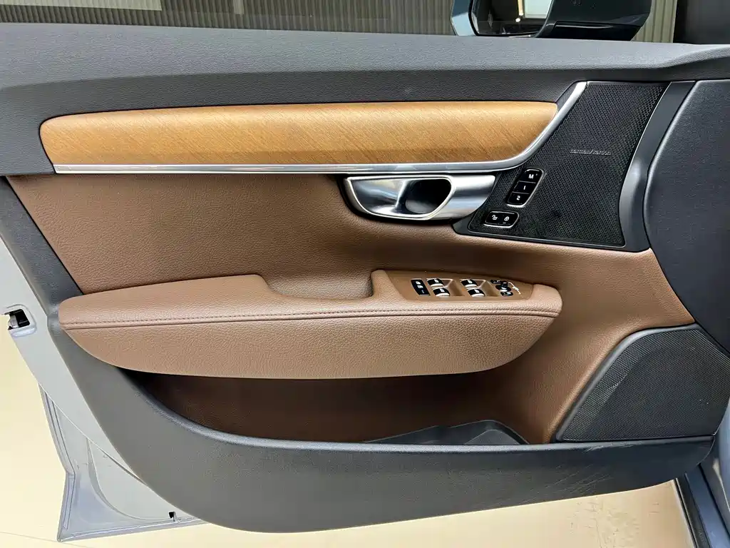 Volvo S90 — миниатюра 6