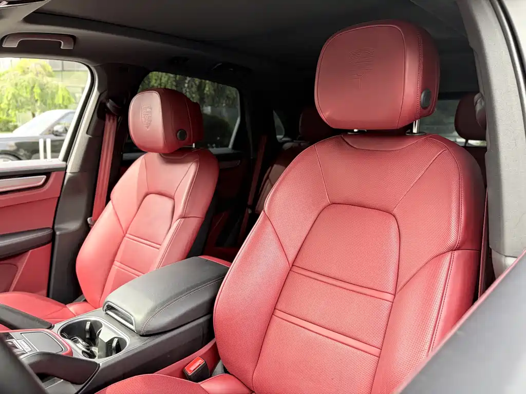 Porsche Cayenne — миниатюра 9