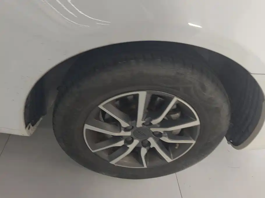 Geely Emgrand — миниатюра 6