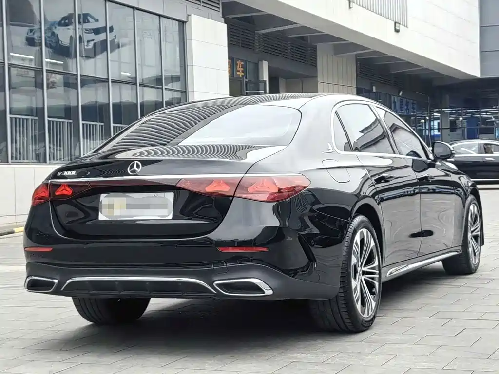 Mercedes-Benz E-Class — миниатюра 11