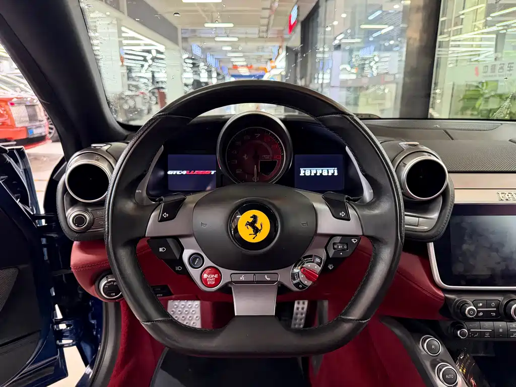 Ferrari GTC4Lusso — миниатюра 12