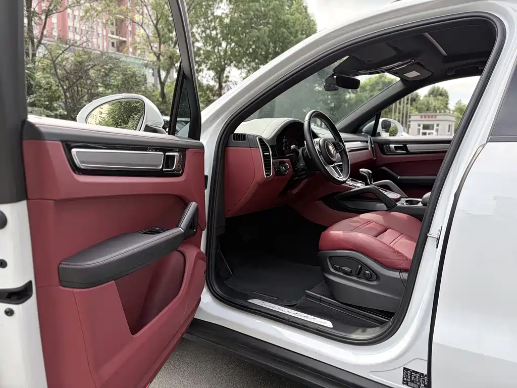 Porsche Cayenne — миниатюра 5