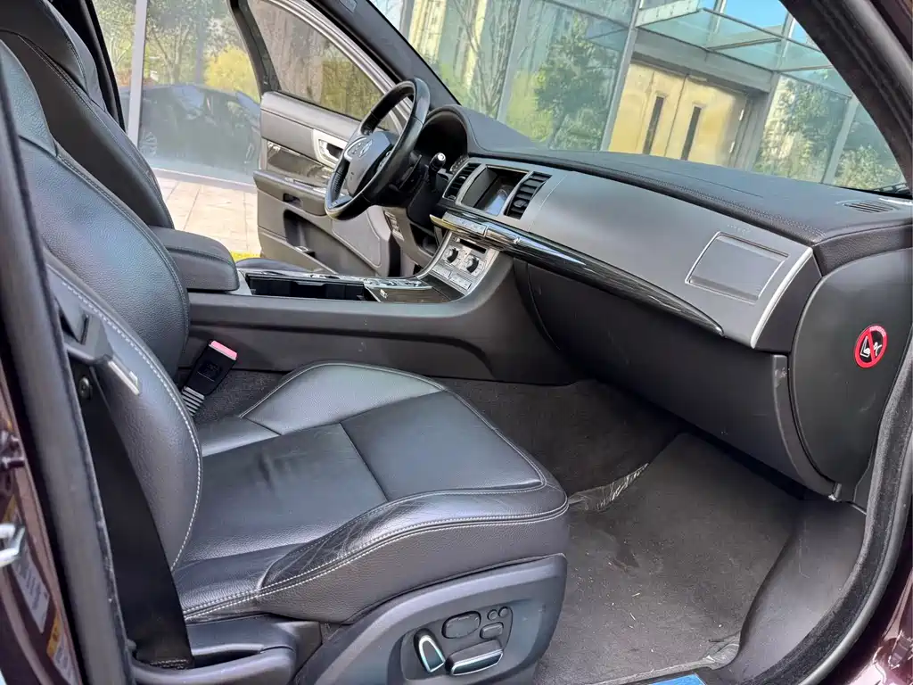 Jaguar XF — миниатюра 7