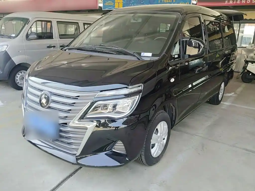 Dongfeng 2024 M5L 1.5T MT 7 мест