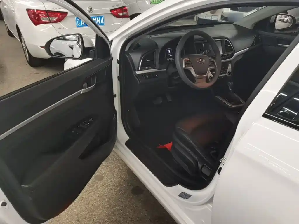 Hyundai Elantra — миниатюра 16