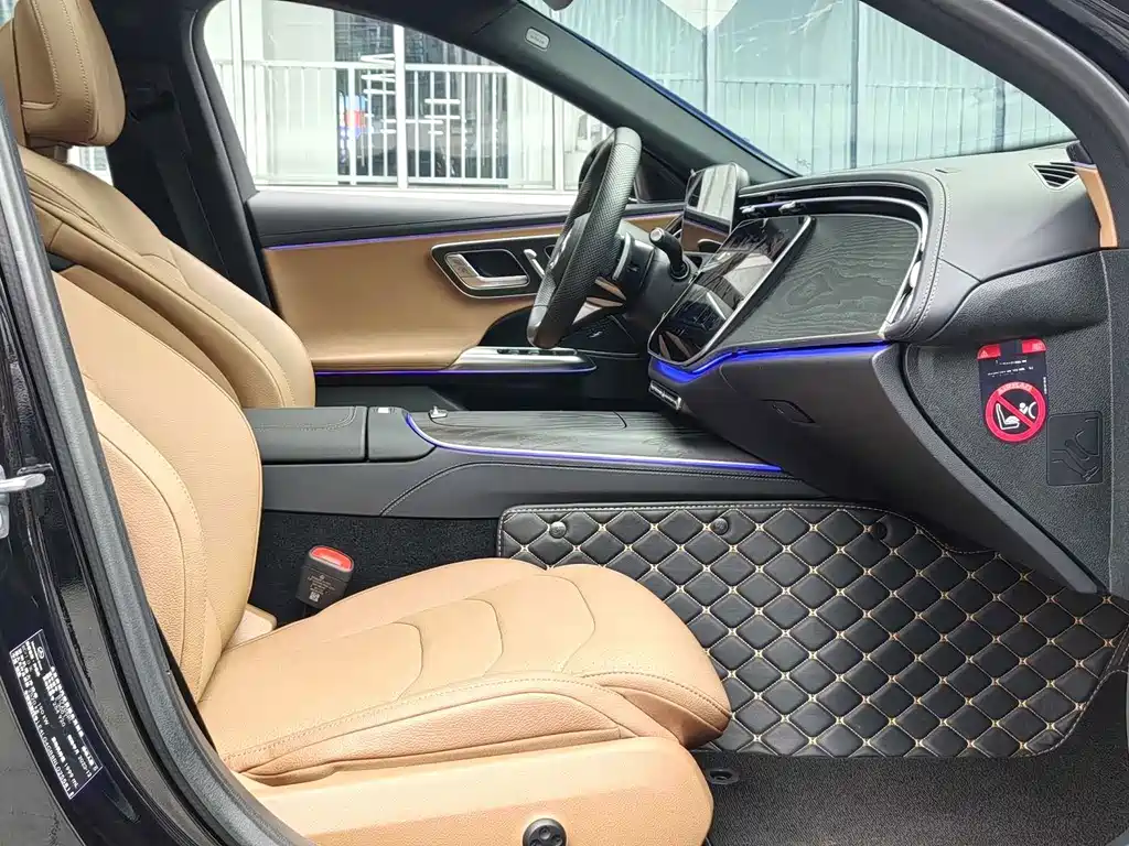 Mercedes-Benz E-Class — миниатюра 6