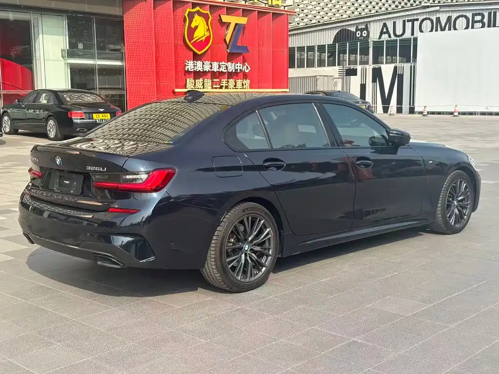 BMW 3 SERIES