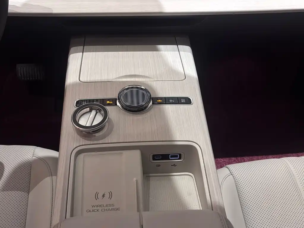 GEELY GALAXY GALAXY E8