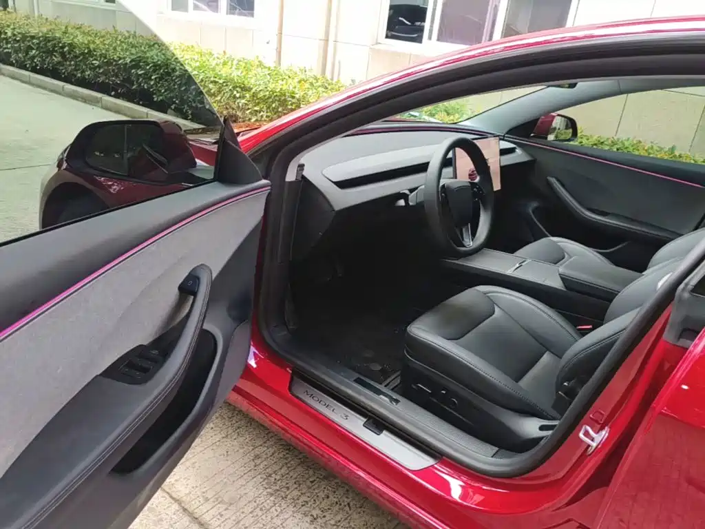 Tesla Model 3 — миниатюра 16