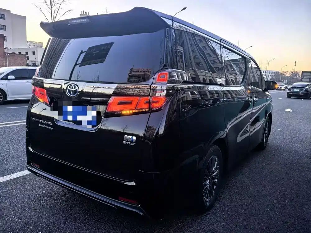 Toyota Vellfire — миниатюра 10