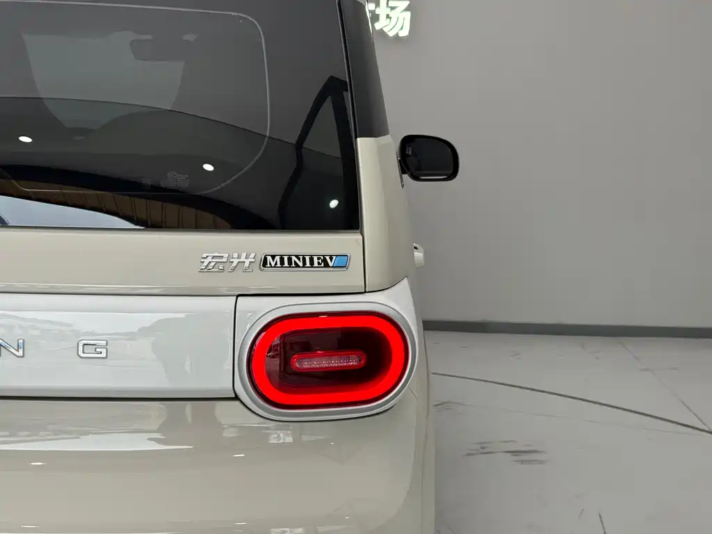 Wuling MINIEV — миниатюра 4
