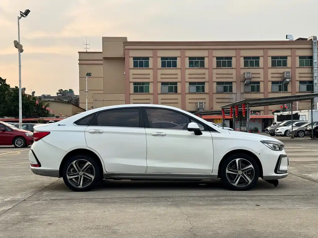 BAIC EU5 — миниатюра 10