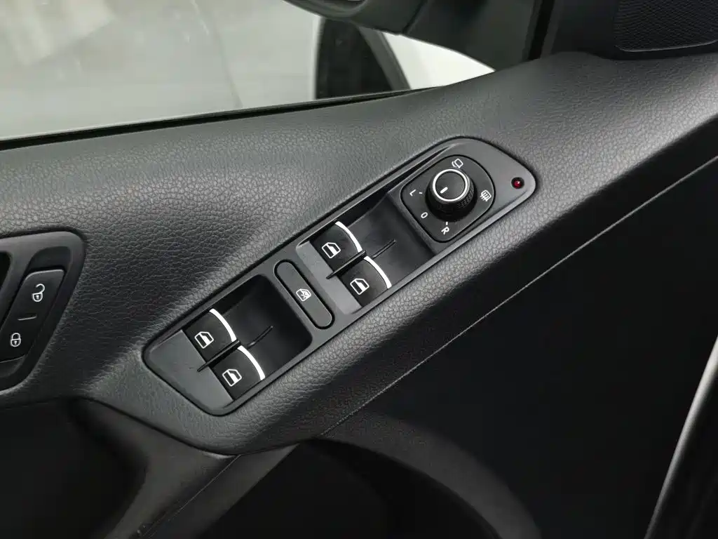 Volkswagen Tiguan — миниатюра 9