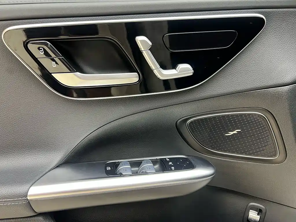 Mercedes-Benz C-Class — миниатюра 5