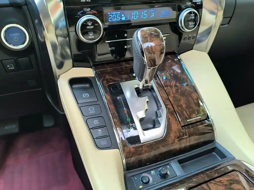 Toyota Alphard — миниатюра 14