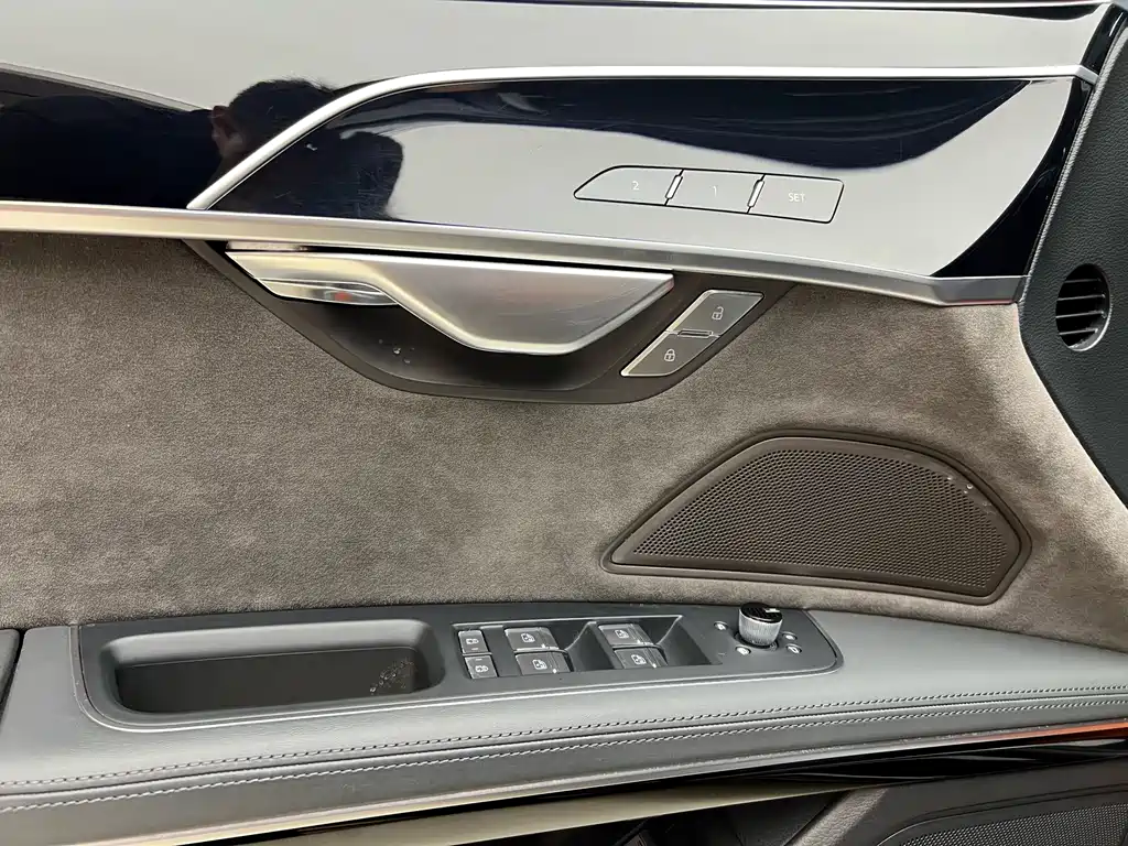 Audi A8 New Energy — миниатюра 11