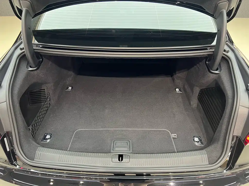 Audi A8 New Energy — миниатюра 21