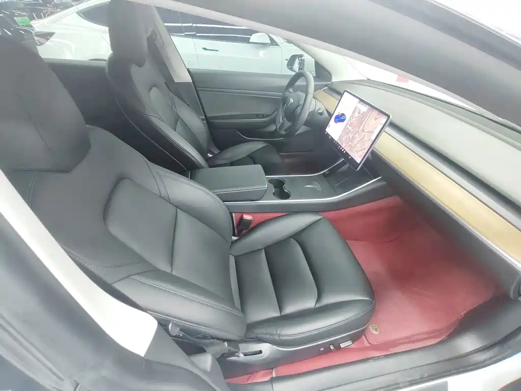 Tesla Model 3 — миниатюра 12
